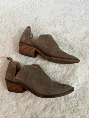 Lucky Brand Taupe Suede Ankle Booties Size 6